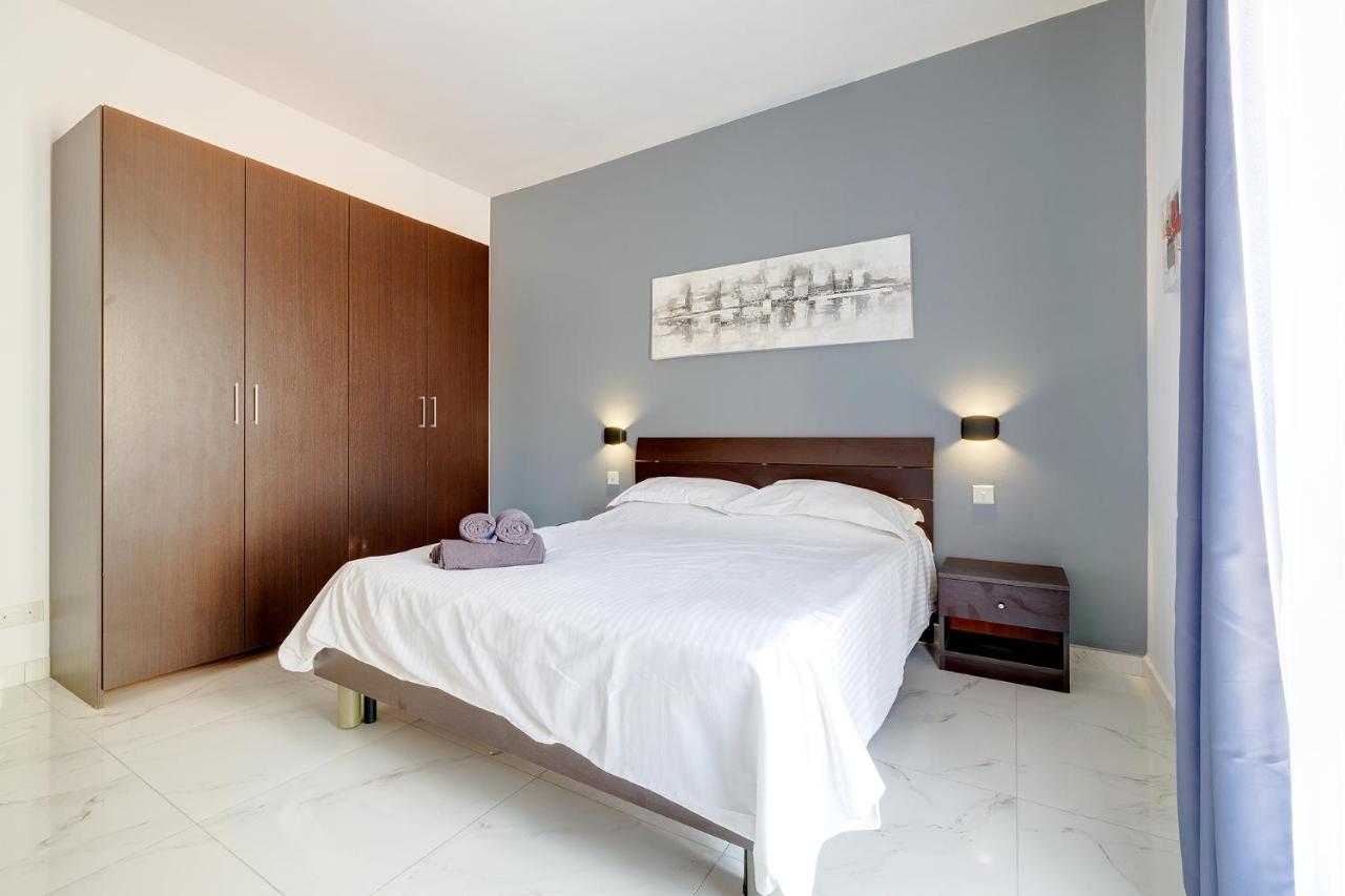 Idyllic Apartment Steps From The Promenade Sliema Exteriér fotografie