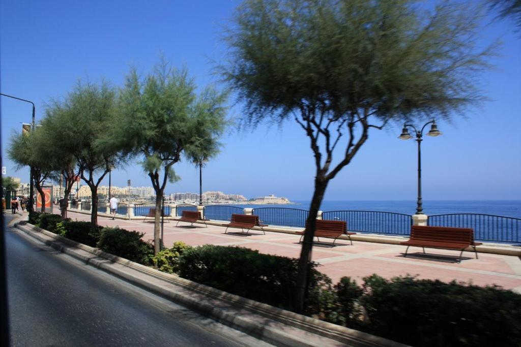 Idyllic Apartment Steps From The Promenade Sliema Exteriér fotografie