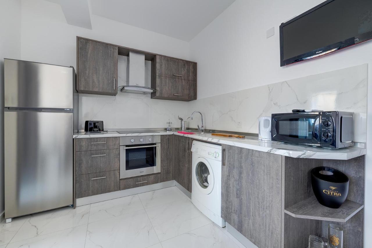 Idyllic Apartment Steps From The Promenade Sliema Exteriér fotografie