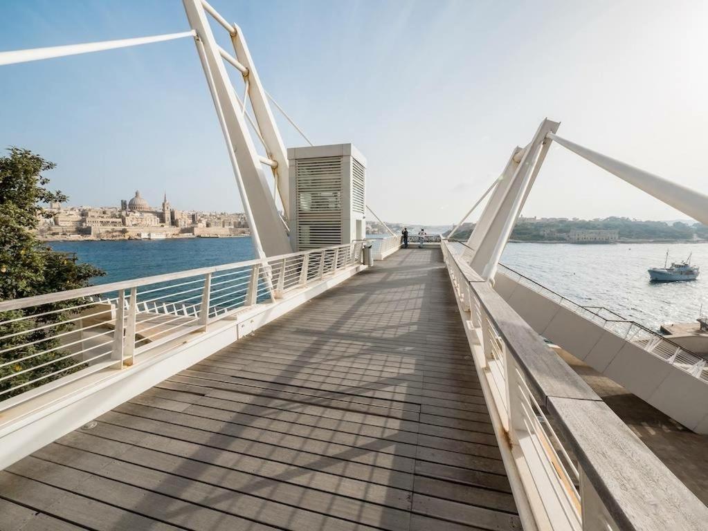 Idyllic Apartment Steps From The Promenade Sliema Exteriér fotografie