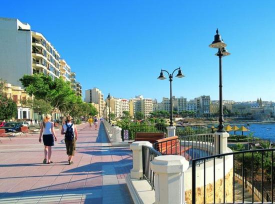Idyllic Apartment Steps From The Promenade Sliema Exteriér fotografie